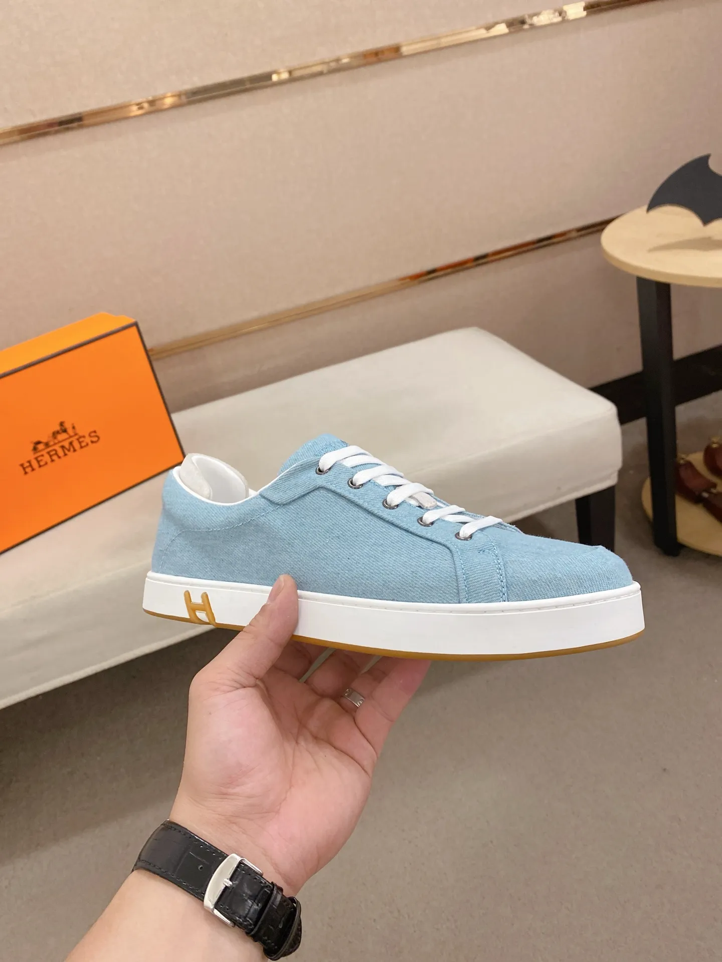 Men's clothing and shoes💰: 442💰《HERMES》【Classic original single version】Hermès; top 🔝purchase agent🔍🔍men's latest 🇺🇸 counter sales simultaneously, imported from Italy original ▲▲cowhide ▲▲ (high-end, nobility, class) ) Exquisite workmanship (Italian 🇮🇹 imported water-dyed 🐂 cowhide lining) sole: original sole provided by the original factory, ⚠️exclusive double-layer activity·TPR·rubber·combined molded outsole; super comfortable·wear-resistant·non-slip·environmental protection The real thing is more beautiful if you take the real thing (high quality, follow the order). You can enter and exit the counter at will * Number of yards: 38-44 (45 can be customized and cannot be returned or exchanged)